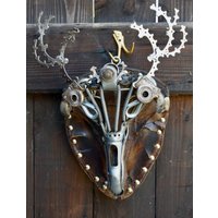 Hirschkopf Wanddeko Hirsch Fahrraddeko Deko Hirschschädel Sattel Industrial Upcyling Einzigartig Unikat Metallschädel Rustikal von ThatUsedToBe