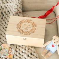 Personalisierte Babys Erste Weihnachtskranz Erinnerungsbox, Holz Aufbewahrungsbox, Personalisierte Holzweihnachtsbox, Geschenk Für Kinder von Thatsnicethatuk