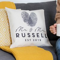 Personalisiertes Mr & Mrs Finger Print Herzkissen, Benutzerdefinierte Hochzeitsgeschenk Mrs, Dekoratives Kissen, Stuhlkissenbezüge, Couch Kissenbezug von Thatsnicethatuk