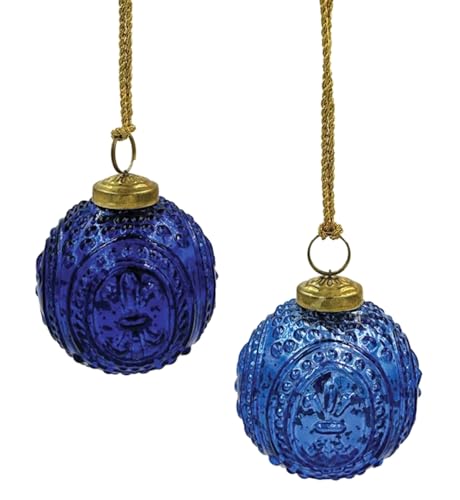 The Bridge Collection Verzierte blaue geprägte Glaskugel-Ornamente – Set mit 2 Stück – ausgefallene dekorative recycelte Quecksilberglaskugel mit schimmernder blauer Farbpalette The Bridge Collection Verzierte blaue geprägte Glaskugel-Ornamente – Set mit 2 Stück – ausgefallene dekorative recycelte Quecksilberglaskugel mit schimmernder blauer Farbpalette von The Bridge Collection