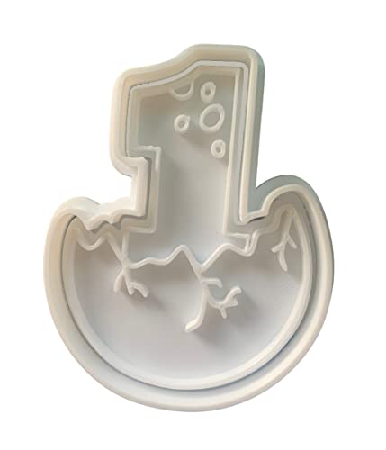 The Cookie Cutter Hub 9 cm Dino Nummer 1 Ausstechform und passende Prägung für Plätzchen, Kekse, Ton, Backdekoration von The Cookie Cutter Hub