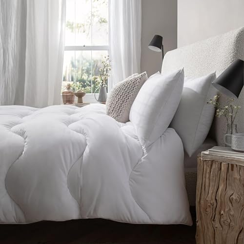 The Fine Bedding Company Allergie-Abwehr-Bettdecke, 4,5 Tog, aus recycelten Materialien, antiallergisch und hypoallergen, Super-Kingsize-Bett von The Fine Bedding Company