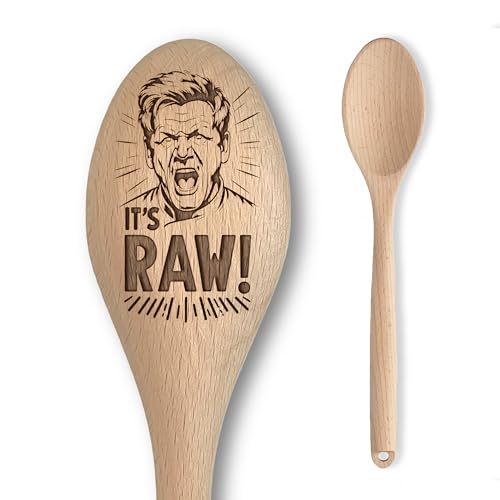 Gordon Ramsey inspirierter Holzlöffel mit Gravur - "It's Raw!" - Lustige Geschenkidee für Hobbyköche - Erschwingliches & lustiges Kochgeschenk für Männer/Frauen - inoffizieller Fanartikel von The Laser Factory
