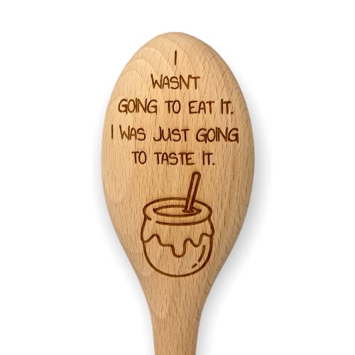 "I Wasn't Going to Eat It" Winnie The Pooh inspirierte Neuheit Gravur Holzlöffel Backgeschenk von The Laser Factory