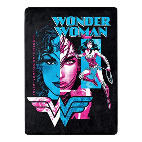 Northwest DC – Wonder Woman Silk Touch Überwurfdecke, 116,8 x 152,4 cm, Wahrheit Mitgefühl Stärke von Northwest