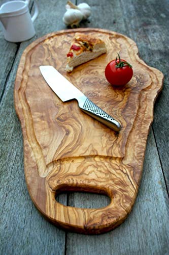 The Rustic Dish PNA50 Servierbrett / Schneidebrett, Olivenholz, Länge 45-50 cm von The Rustic Dish