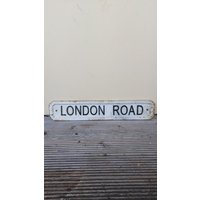 Original Schweres Vintage Gusseisen London Road Schild von TheAntiqueBoutiqueGB