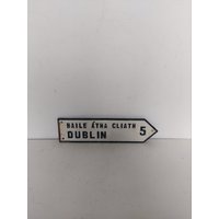 Vintage Style Dublin Straßenschild Doppelseitig von TheAntiqueBoutiqueGB