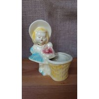 Vintage Tuch Töpferei Mädchen Und Korb #534 Übertopf von TheAntiqueCopperFish