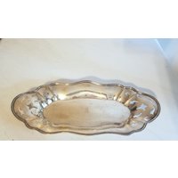 Antikes Sp Epns Nickel, Versilbertes Serviertablett, Süßigkeitenschale Mit Dekorativen Griffen, "R" -Inschrift - 13 Zoll, Hergestellt in Den Usa Antikes Sp Epns Nickel, Versilbertes Serviertablett, Süßigkeitenschale Mit Dekorativen Griffen, "R" -Inschrift - 13 Zoll, Hergestellt in Den Usa von TheAntiqueGal