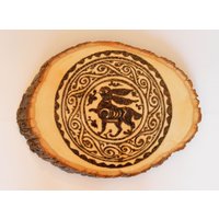 Hölzerne Wandkunst Bringen Sie Märchen in Ihr Zuhause Mit Dieser Holztafel Einem Gebrannten Fatmid-Hasen-Motiv Aus Dem Ägypten Des 11 von TheArabesque