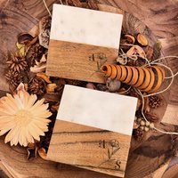 Benutzerdefinierte Gravierte Marmor Holz Untersetzer, Hochzeit Untersetzer Geschenke Für Gäste, Geschenk Paar, Brautdusche Jubiläumsgeschenk von TheArtisansTales