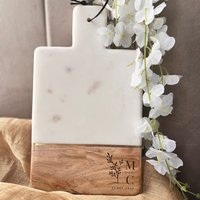 Brautparty Geschenk, Gravierte Käsebretter, Verlobungsgeschenke Für Paare, Hochzeitsgeschenk, Personalisierte Charcuteriebretter, Schneidebrett von TheArtisansTales