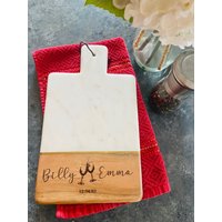 Einzigartige Personalisierte Holzbrett | Elegantes Graviertes Marmor Holz Brett Individuell Gravierte Name von TheArtisansTales