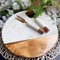 Käsebrett Aus Marmor Und Holz Mit Messer Gabel, Schneidebrett, Business Giveaways, Stammkunden Wertschätzung Geschenk von TheArtisansTales