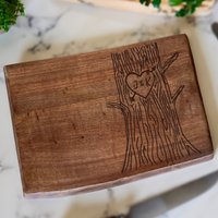 Personalisierte Butcher Block Schneidebrett, Hochzeitsgeschenk, Initiale Graviert, Perfekter Jahrestag, Verlobungsgeschenk von TheArtisansTales