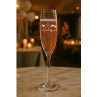Personalisierte Hochzeit Sektflöten 2Er Set, Individuell Gravierte Mr & Mrs Toasting Gläser, Einzigartiges Hochzeitsgeschenk, Brautgeschenk von TheArtisansTales