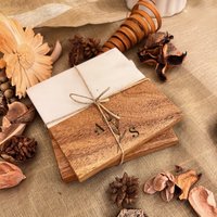 Personalisierte Holz Untersetzer, Individuell Gravierte Marmor Untersetzer Set, Jubiläumsgeschenke Für Ihn, House Warming Geschenk, Brautparty von TheArtisansTales
