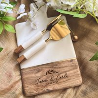 Personalisierte Marmor Holz Schneidebrett Mit Untersetzer, Verlobungsgeschenk, Hochzeitsgeschenk, Benutzerdefinierte Name Schneidebrett, Brautdusche von TheArtisansTales