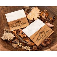 Personalisierte Untersetzer Set, Hochzeitsgeschenk, Individuell Gravierter Marmor Holz Untersetzer, Verlobungsgeschenke, Personalisierte Initialen von TheArtisansTales
