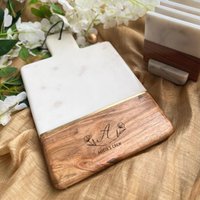 Weißer Marmor Käsebrett, Charcuterie Brett Mit Griff, Personalisiertes Hochzeitsgeschenk, Einzigartiges Geschenk, Schneidebrett Gravur von TheArtisansTales