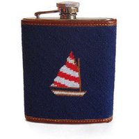 Segelboot Auf Navy Nadelspitzen Flachmann von TheAsherRileyProject