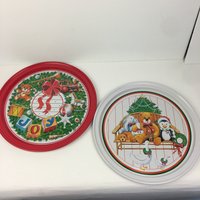 2 Vtg Weihnachten Urlaub Runde Serviertablett Zinn Joy Spielzeug Kuscheltiere Bilder von TheAvenueProject