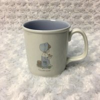 Vintage 1987 Precious Moments Weiße Keramik Kaffee Tee Tasse Becher November Geburtstag Mit Hellblauem/Lila Innen von TheAvenueProject