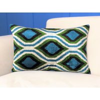 Handgewebtes Samt Ikat Kissen Blau & Grün Boho Kissen Handgewebtes Samt Ikat Kissen Blau & Grün Boho Kissen von TheBagroomCo