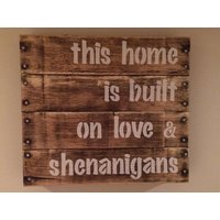 Rustikale Zeichen Dieses Haus Baut Auf Liebe & Spielereien von TheBarnedOwl