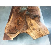Custom Live Edge Esstisch von TheBeardedBowtie