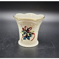 Lenox Wintergrüße Votiv Kerzenhalter Von Catherine Mcclung Rote Bänder, Beeren Auf Holly & Kiefer Weihnachten Gold Borte 1995 Vintage von TheBeeskneesTreasure