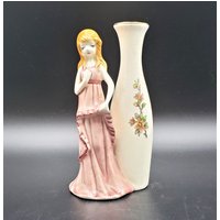 Vintage Mädchen Mit Angebrachter Vase Porzellan Braune Haare 1960Er Figur Und Knospen Geschenk Für Junge von TheBeeskneesTreasure