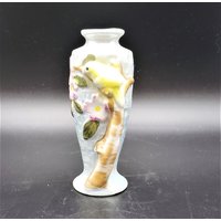 Vtg Japan Bud Vase Blau Gelb Lüsterware Vogel Papagei Kirschblüte Baum Glied von TheBeeskneesTreasure