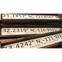 Custom College/University Rustikales Handgefertigtes Holzschild Schwarz Weiß, Abschlussfeier, Gedenkstätte, Ruhestand Benutzerdefiniertes von TheBirchLambRoad