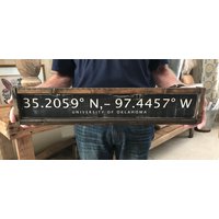 Universität Von Oklahoma | | Ou Längen - Und Breitengrad Zeichen Rustikale Wohnkultur Sie/Ihn |Schwarz&weiß Graduierung von TheBirchLambRoad