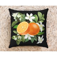 Orangenblüten Kissenbezug, Schwarze Kissen, Citrus Deko, Schwarze Blumen Florale Zitrus Mehrere Größen von TheBohemianLark