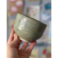 Einfache Grüne Schale, Handgefertigte Keramik, 13 Unzen Versandfertig von TheBoordPotter