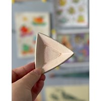Dreieck Cutie Dishes, Speckle-Glasur, Handgefertigte Keramik Versandfertig von TheBoordPotter