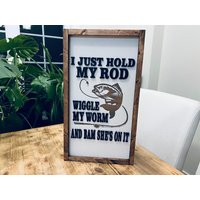 I Just Hold My Rod Sign | Angelschild Badezimmer Schild Camper Dekor Man Cave 3D Design von TheBossFactory