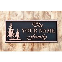 Personalisiertes Familienschild | Holz Schild Familie Laser Cut Cottage Lakehouse 3D Design von TheBossFactory