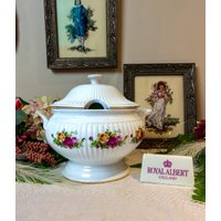 Große Suppenschüssel Mit Deckel Von Royal Albert Old Country Roses, Unbenutzte Vintage Deckelschale in Tadellosem Zustand Große Suppenschüssel Mit Deckel Von Royal Albert Old Country Roses, Unbenutzte Vintage Deckelschale in Tadellosem Zustand von TheBrindleBoxer