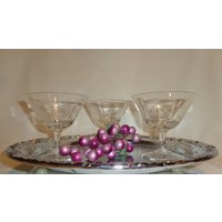 Vintage Glas Geätzte Optik Große Blume Low Champagne Coupe Gläser | 3 von TheBusyBarCart