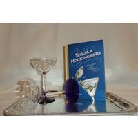 Vintage Glas Weston Kobalt Blau Fuß Optik Floral Geätzt Schnaps Cocktail Gläser | 2 - 3 Unzen von TheBusyBarCart