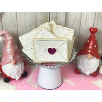 Fake Briefumschlag Valentinstag Plätzchen/Liebesbrief Kekse Faux Valentine's Cookies Gestufte Tablett Dekor Deko von TheBusyBeeFactory