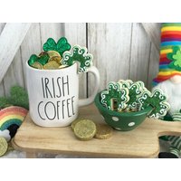 Fake Mini Shamrock Tasse Hugger Kekse/Faux St. Patrick Es Day Tiered Tray Dekor Paddy Decor von TheBusyBeeFactory