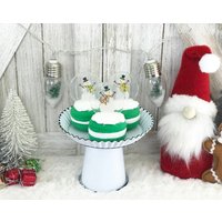 Fake Schneemann Schneekugel Macaroon/Faux Christmas Food Tiered Tablett Dekor Weihnachtsdeko Bauernhaus von TheBusyBeeFactory