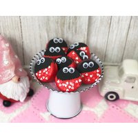 Fake Valentine's Day Love Bug Sandwich Kekse/Cookies Faux Valentinstag Essen Gestuftes Tablett Dekor Valentine Es Decor von TheBusyBeeFactory