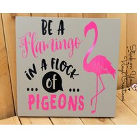 Sei Ein Flamingo in Einer Taubenherde 12x12 Holzschild Mit Vinyl/Wohnkultur Wanddeko Geschenk von TheBusyBeeFactory