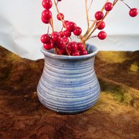 Blaue Blumenvase - Kleine Keramik-Blumenvase Radgedrehte Vase von TheButlersPottery
